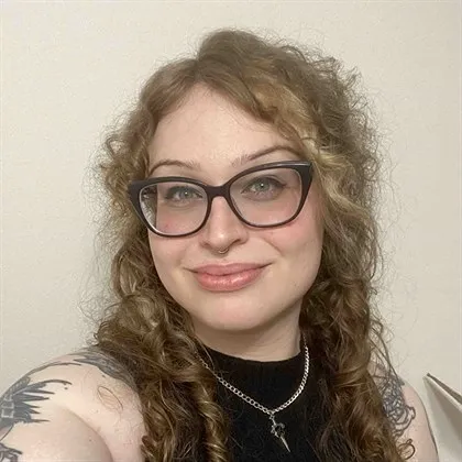 Bea Holland's headshot