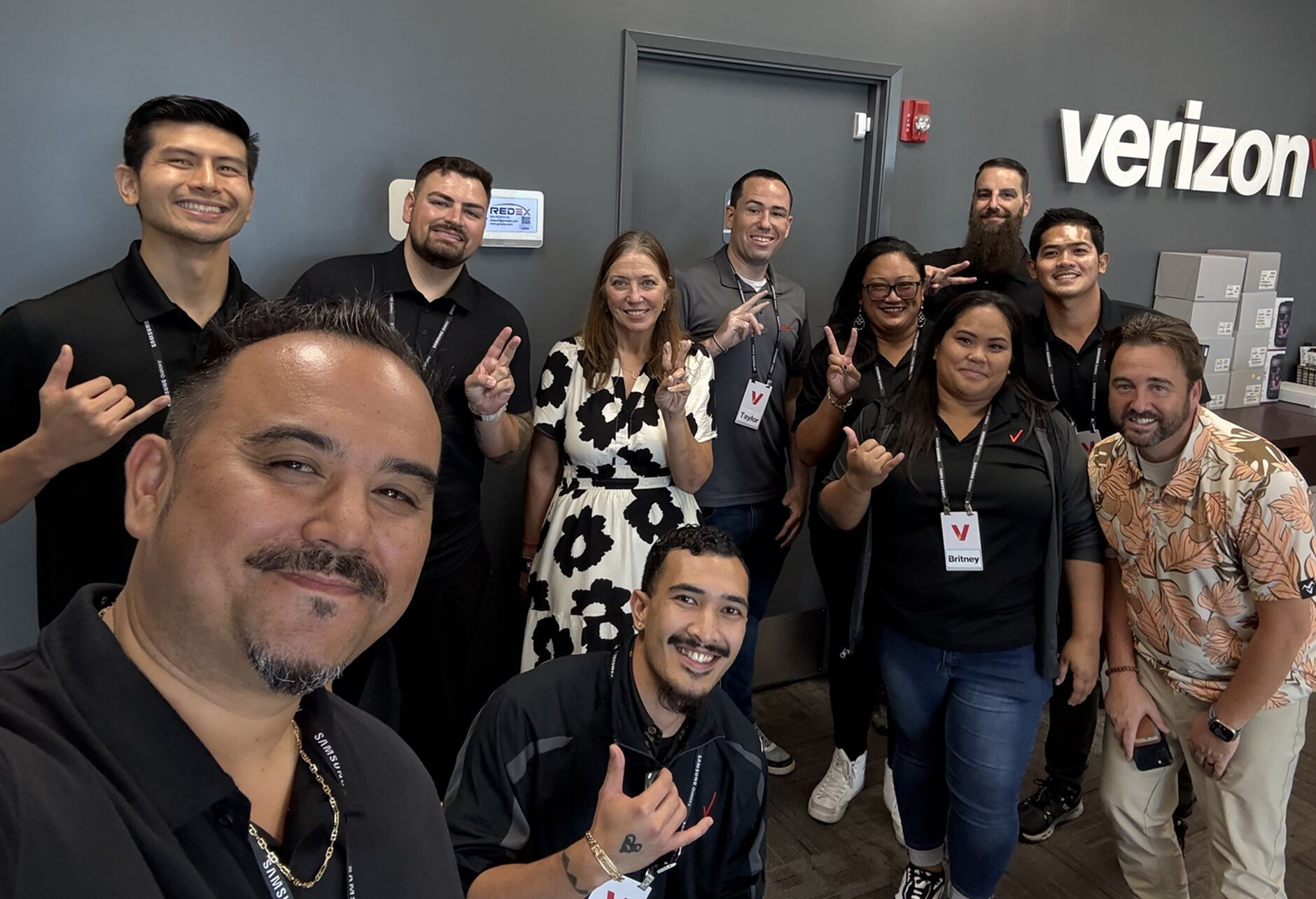 Victra retail sales team celebrating together