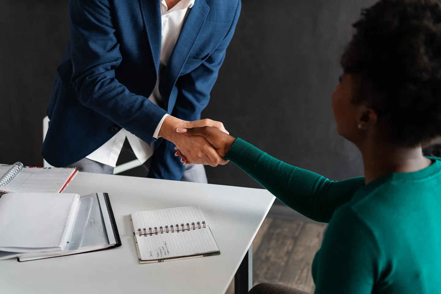2 employees are shaking hands with each other