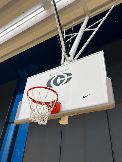 Panier de basket intérieur avec logos sur le panneau arrière