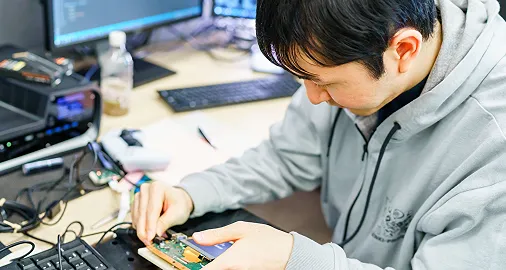 たむけん