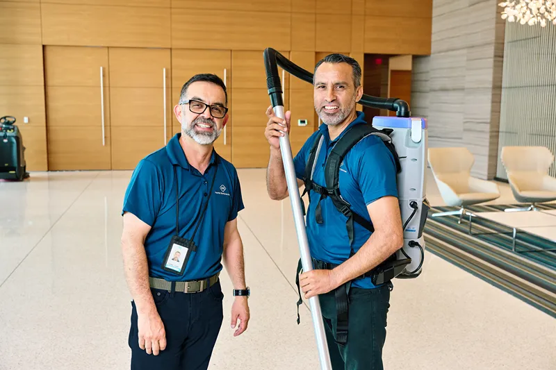 Two KBS field managers collaborating on-site, illustrating the autonomy and support provided.