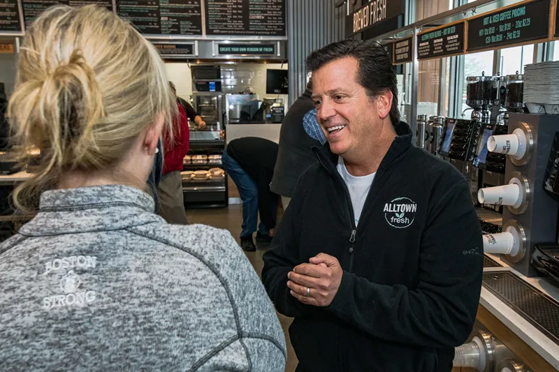 Two people conversing in a cafe