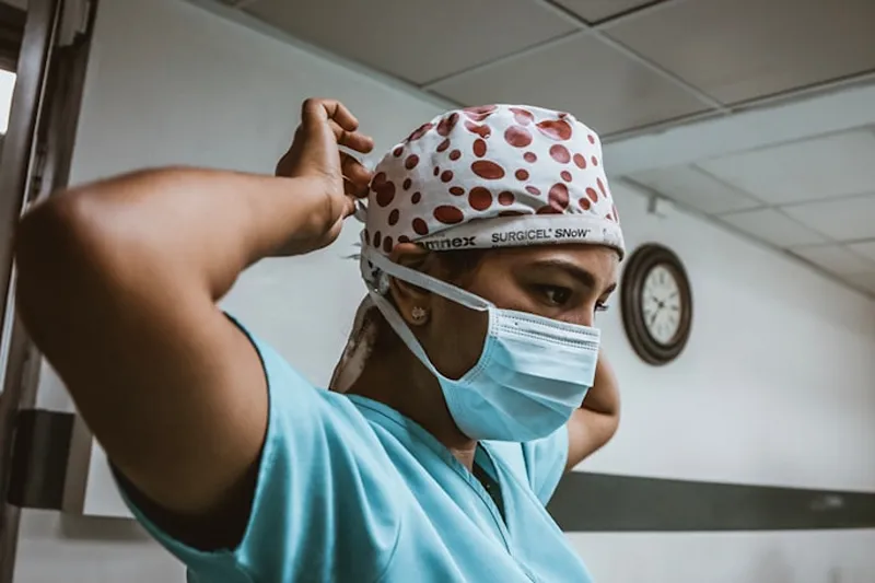 A photo of medical proffessional putting on their cap