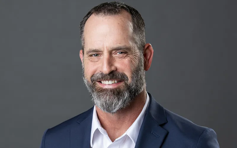 Mike, Liderazgo Regional